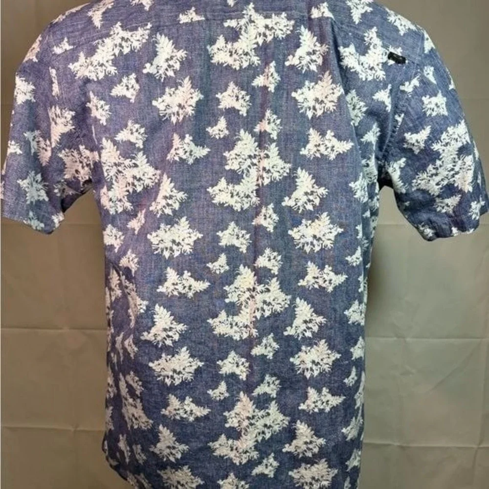 Oakley Blue and‎ White Floral Button Down Shirt - Picture 3 of 5